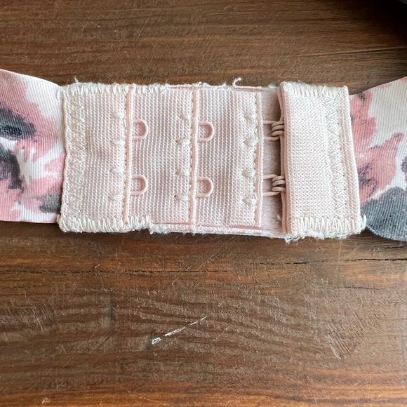 36C Vince Camuto tan and floral bra. - Picture 4 of 7